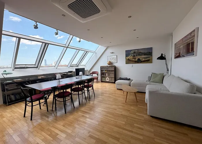 360 View Loft 3 *
